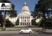 Fiat 500 in december onder Amerikaanse kerstboom
