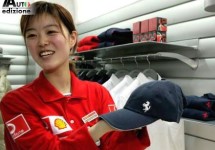 De Chinese vrouw is gek op Ferrari