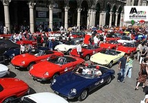 100 Alfa’s op Piazza del Duomo ter ere van Museo Storico