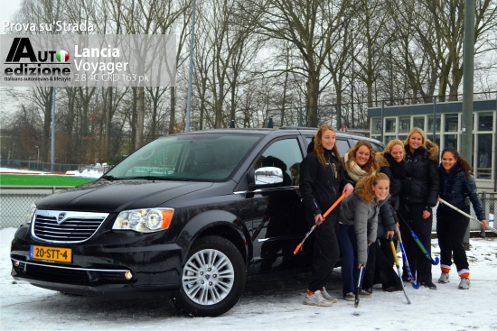 Lancia Voyager Rij impressie Lancia Voyager: Ruim is een understatement