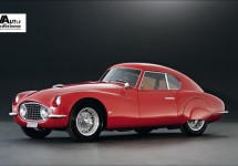 John Elkann neemt deel aan Mille Miglia in Fiat 8V
