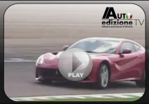 Spectaculair! Ferrari F12berlinetta op Fiorano