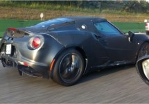 Alfa Romeo 4C laat zich weer zien op de weg