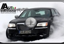 Lekker driften door de sneeuw met een Lancia Thema