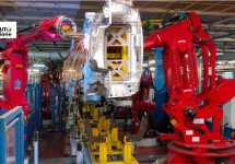 Comau en Politecnico leiden eerste 59 specialisten op