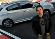 Jorge Lorenzo promoot Alfa Romeo vanaf de motor