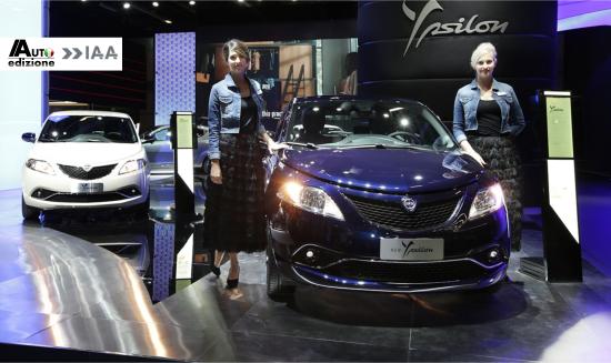 ypsilon IAA stand