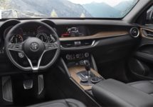 Alfa Romeo Stelvio First Edition van start