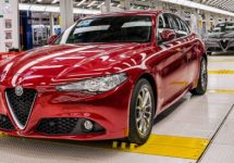 Eerste hybride Alfa Romeo rolt na de zomer van de band