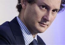 Elkann laat autodivisie FCA niet los