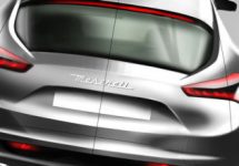 Kleinere Maserati SUV van de baan