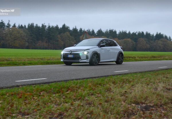 Lancia Ypsilon HF is een unieke hot hatch met magische badge