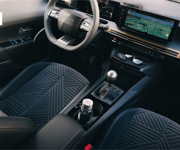 Lancia start met goedkopere handgeschakelde Yspilon