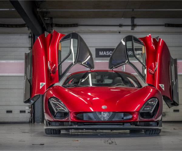 Betoverende Alfa Romeo 33 Stradale is in alles een gerealiseerde droom